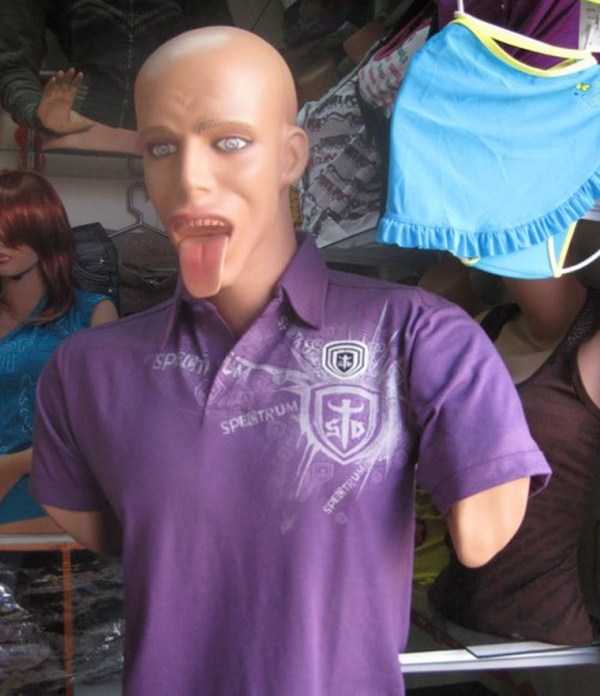 33 Creepy Store Mannequins (33 photos)