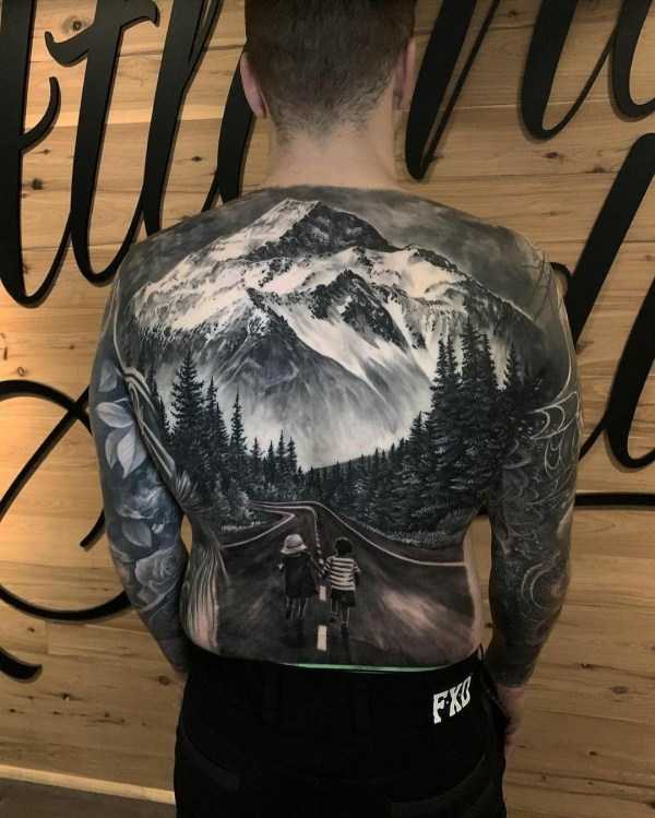 33 Mind Blowing Tattoos (33 photos)