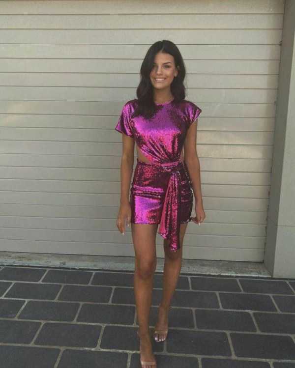 Hot Girls In Tight Dresses #31 (45 photos)