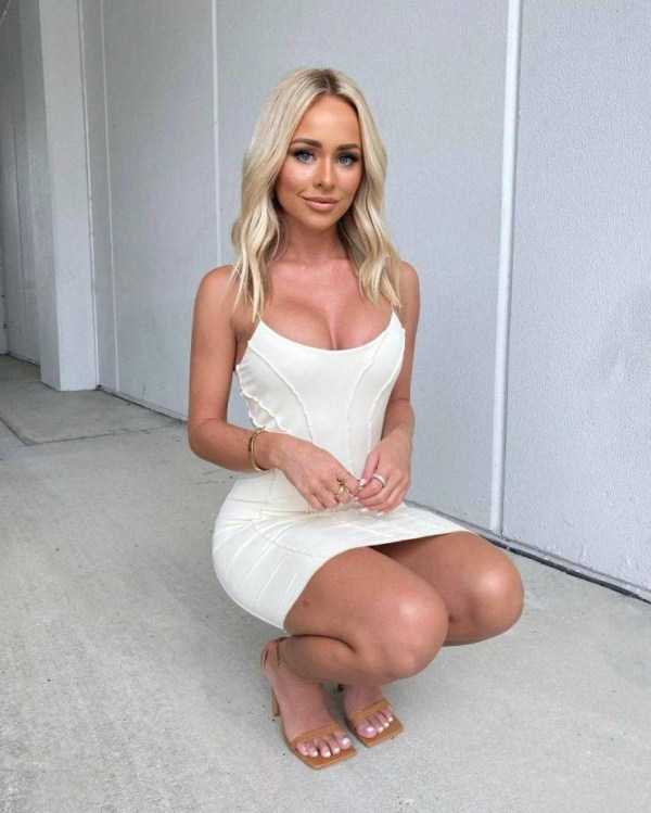 Hot Girls In Tight Dresses #31 (45 photos)