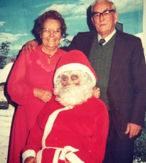 35 Creepy Santas From The Past (35 photos)