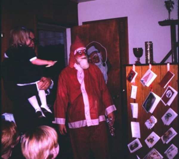 35 Creepy Santas From The Past (35 photos)