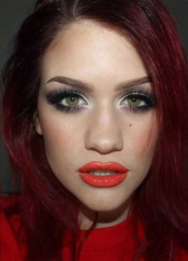 Hot Girls With Red Lips #1 (40 photos)