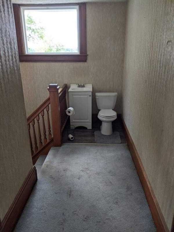 38 Scary Toilets (38 photos)