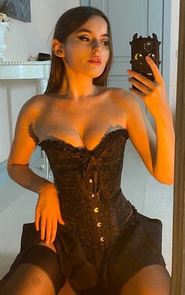Hot Girls In Corsets #8 (42 photos)