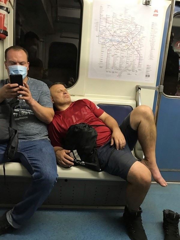 weird russian subway fashion 12