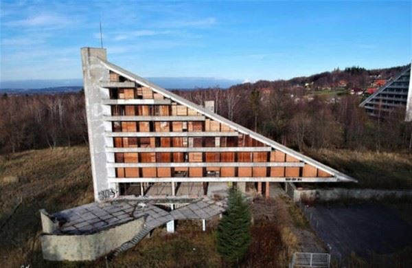 47 Pictures Of Abandoned Places (47 photos)