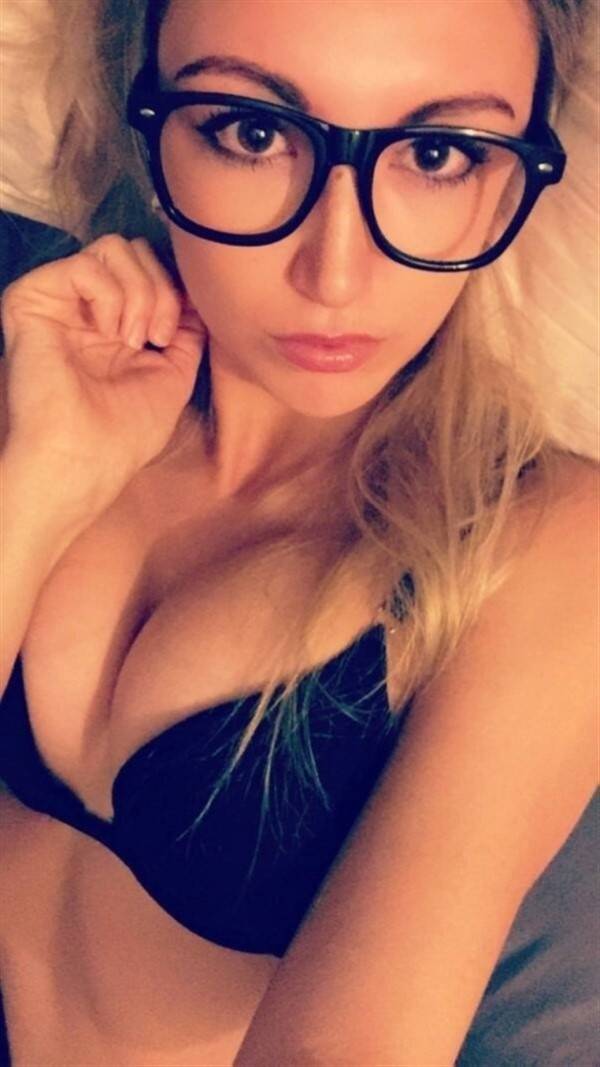 hot girls with glasses 21 Hot Girls With Glasses #1 (40 photos)