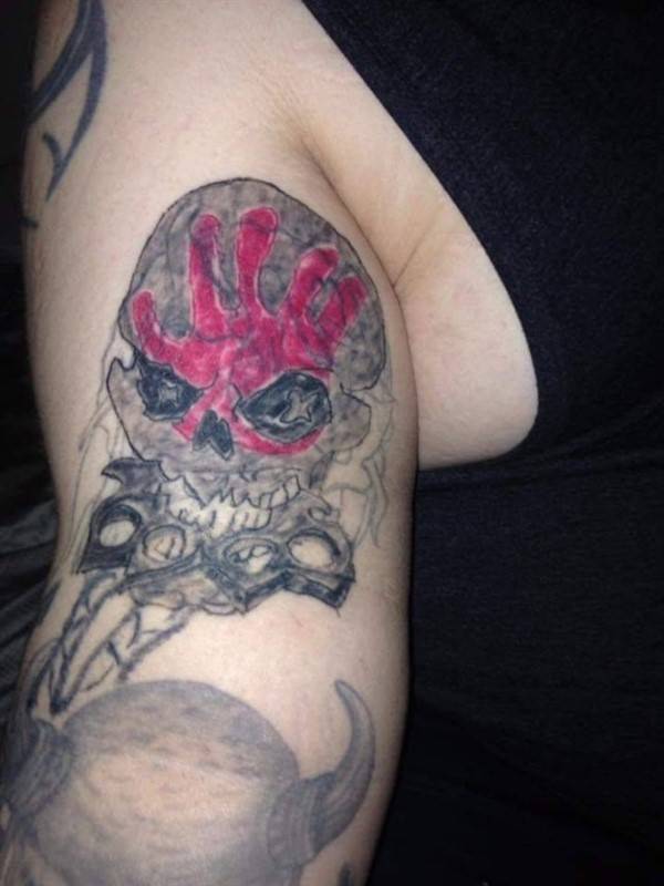 33 Crappy Tattoos (33 photos)