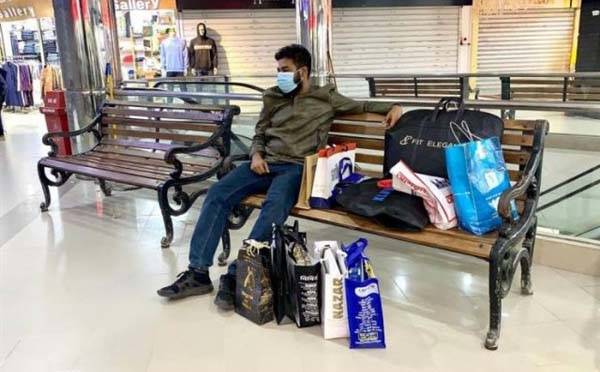 These Guys Hate Shopping (37 photos)