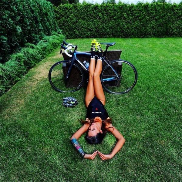 Hot Girls On Bicycles #10 (42 photos)