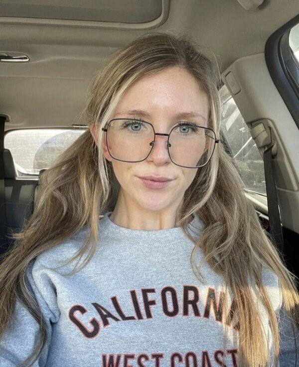 hot girls with glasses 10