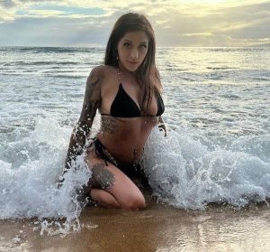 Hot Tattooed Girls #3 | KLYKER.COM