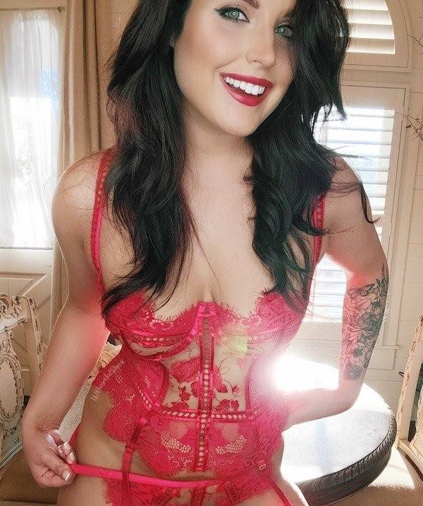 Hot Girls With Red Lips #6 (38 photos)