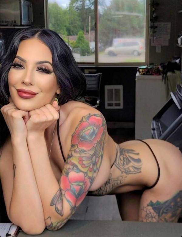 Hot Girls With Red Lips #6 (38 photos)