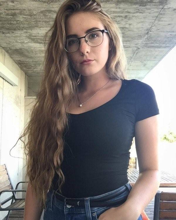 Hot Girls With Glasses #4 (42 photos)