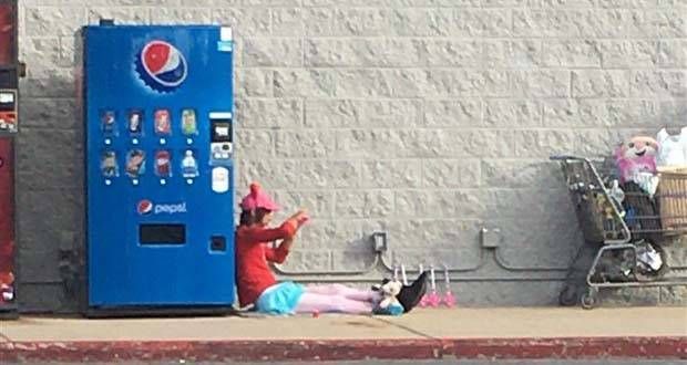 Welcome To Walmart #24 (41 photos)