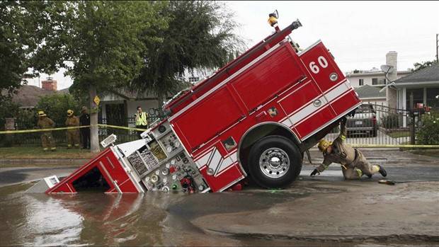 Insane Driving Fails #9 (44 photos)