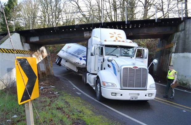 Insane Driving Fails #9 (44 photos)