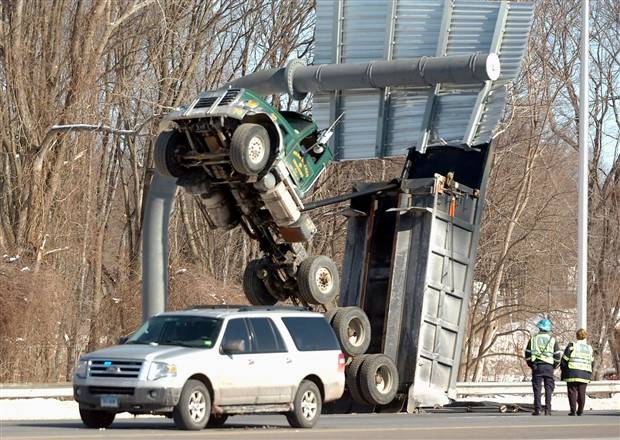 Insane Driving Fails #9 (44 photos)