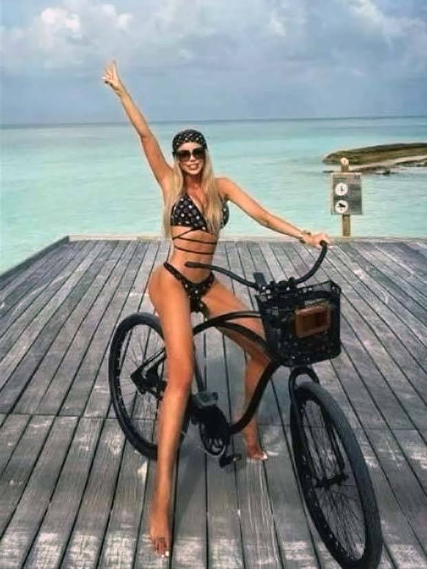 Hot Girls On Bicycles #12 (37 photos)