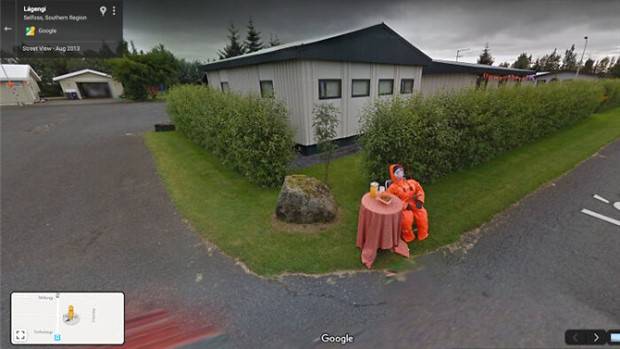 24 Wacky Things Spotted On Google Street View (24 photos)