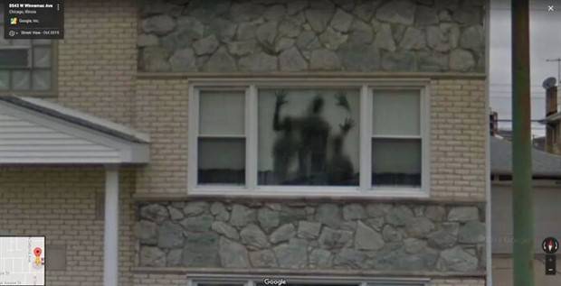 24 Wacky Things Spotted On Google Street View (24 photos)