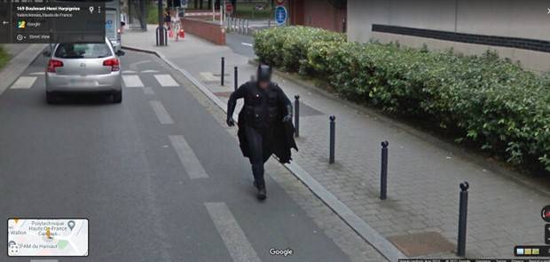 24 Wacky Things Spotted On Google Street View (24 photos)