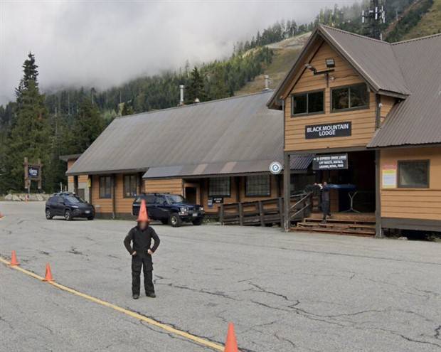 24 Wacky Things Spotted On Google Street View (24 photos)