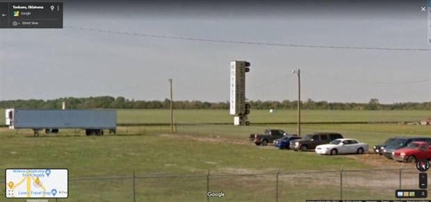 24 Wacky Things Spotted On Google Street View (24 photos)