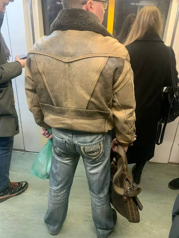 Weird Russian Subway Fashion #181 (38 photos)