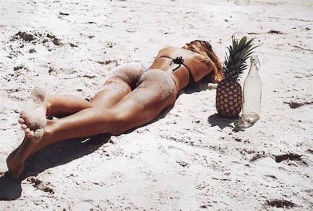 Hot Barefoot Girls #4 (41 photos)