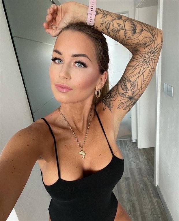 busty babes 9 Hot Busty Girls #49 (42 photos)