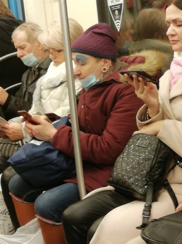 Weird Russian Subway Fashion #182 (42 photos)