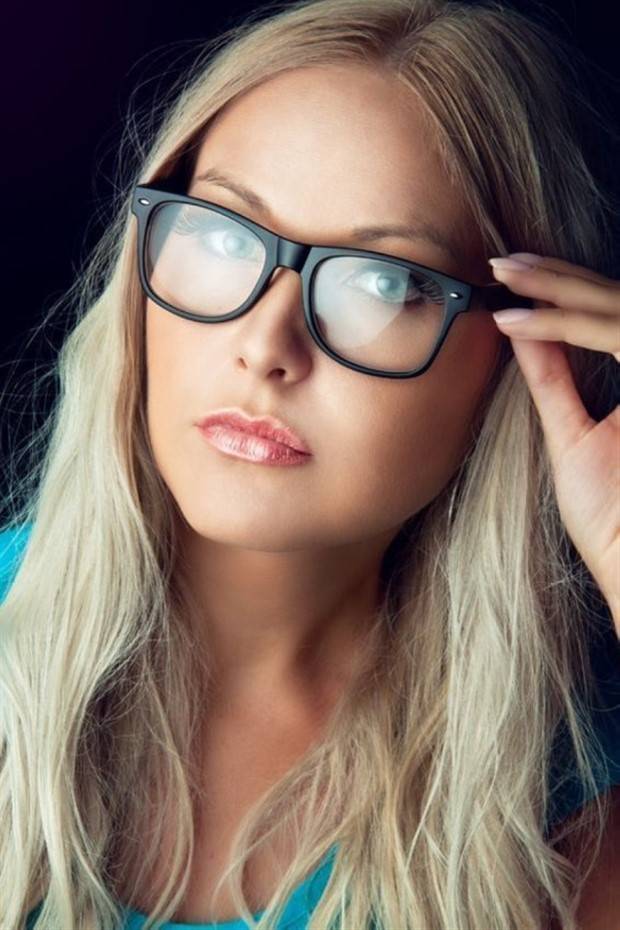 Hot Girls With Glasses #9 (47 photos)