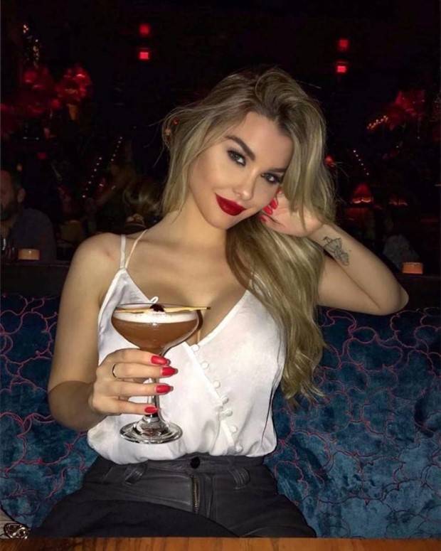 Hot Girls With Red Lips #11 (39 photos)
