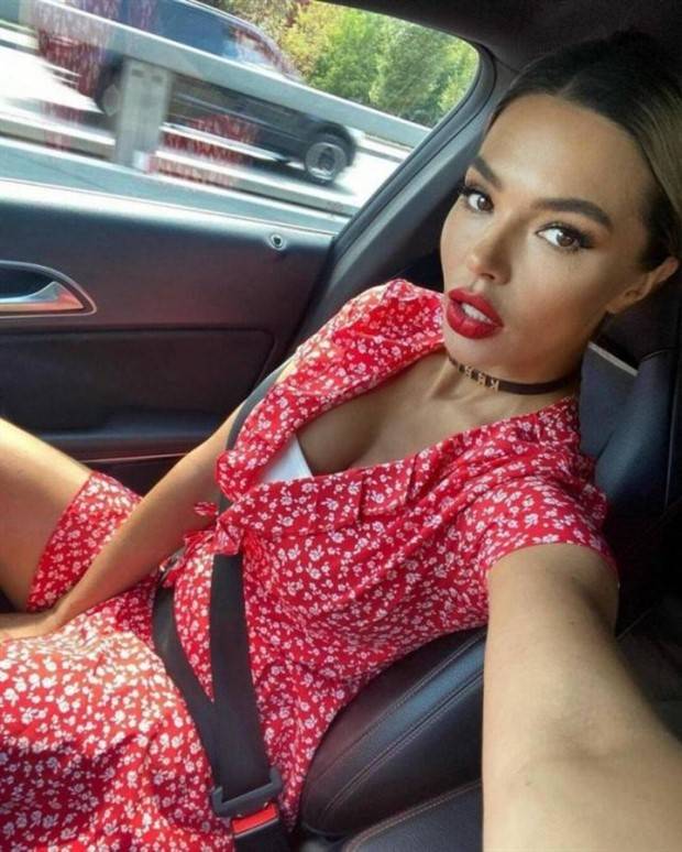 Hot Girls With Red Lips #12 (44 photos)