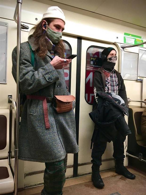 Weird Russian Subway Fashion #185 (39 photos)