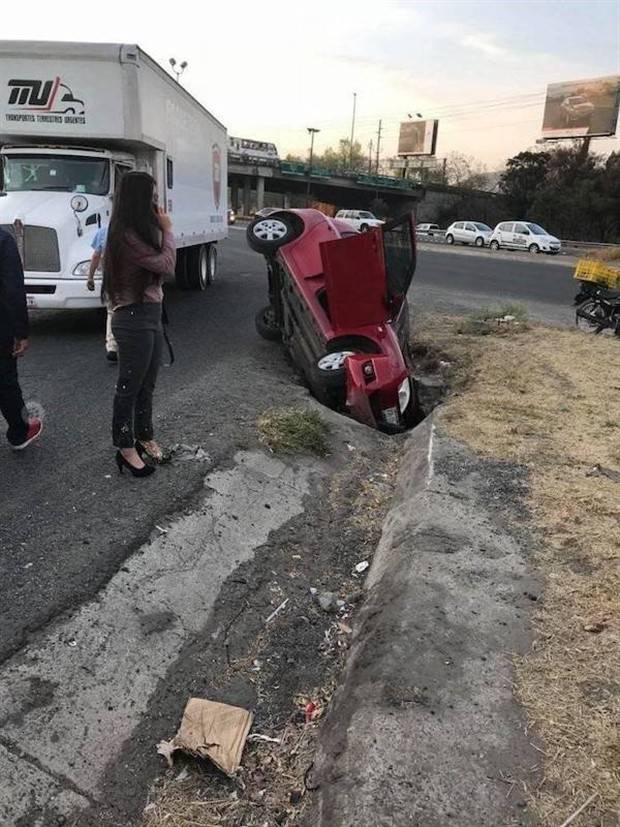 Insane Driving Fails #14 (36 photos)