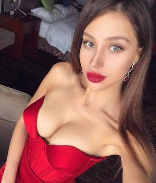 Hot Girls With Red Lips #13 (40 photos)