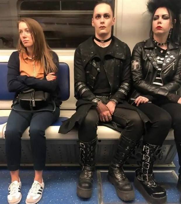 Weird Russian Subway Fashion #186 (41 photos)