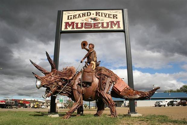 Captivating Metal Sculptures (43 photos)