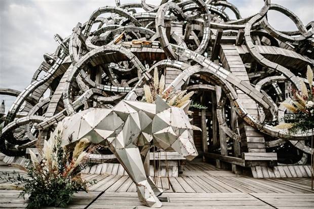 Captivating Metal Sculptures (43 photos)