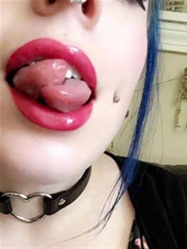 Girls With Split Tongues (27 photos)