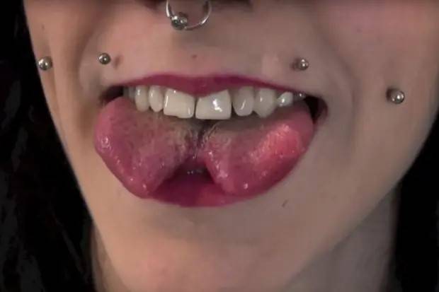 Girls With Split Tongues (27 photos)