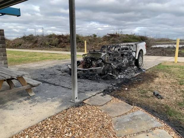 lightning strikes aftermath 13 When Lightning Strikes (24 photos)