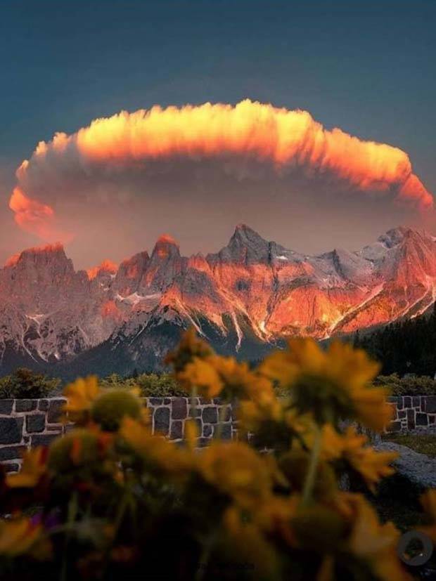 Enchanting Sunsets: Serenity in Golden Hues (20 photos)