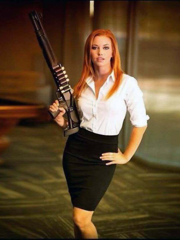 Hot Girls With Guns #4 (35 photos)
