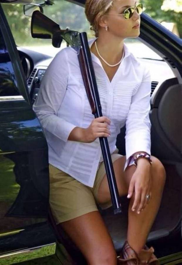 Hot Girls With Guns #4 (35 photos)