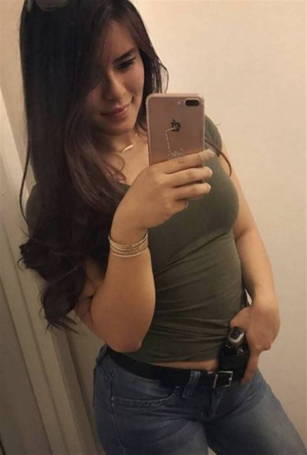 Hot Girls With Guns #4 (35 photos)